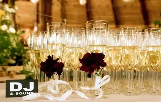 DJ na wesele Poznań – profesjonalna oprawa muzyczna i oświetlenie